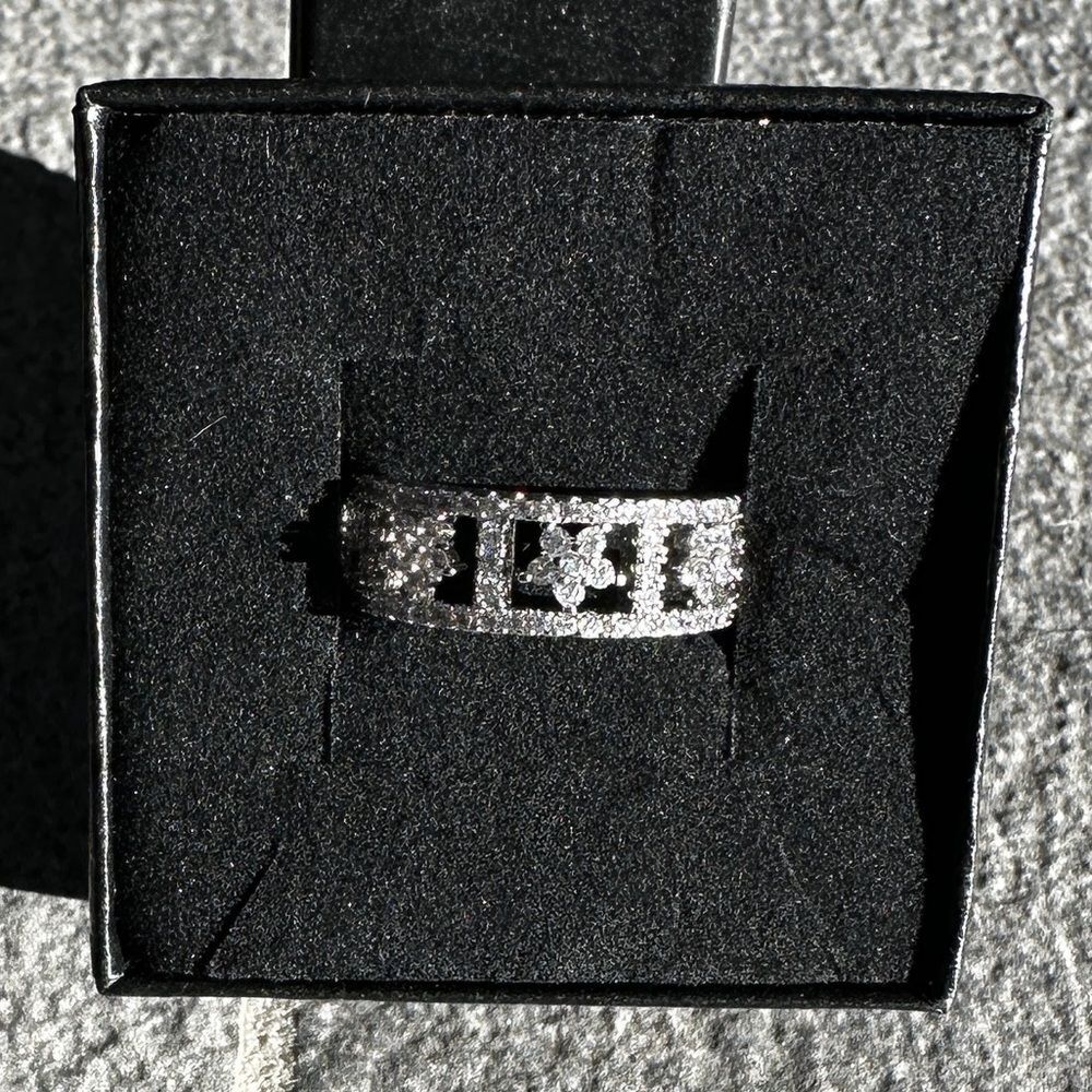 NEW Dazzling CZ Star Ring 18K White Gold (silver-tone) Celestial Cosmic Sz 7.75 - Picture 2 of 11